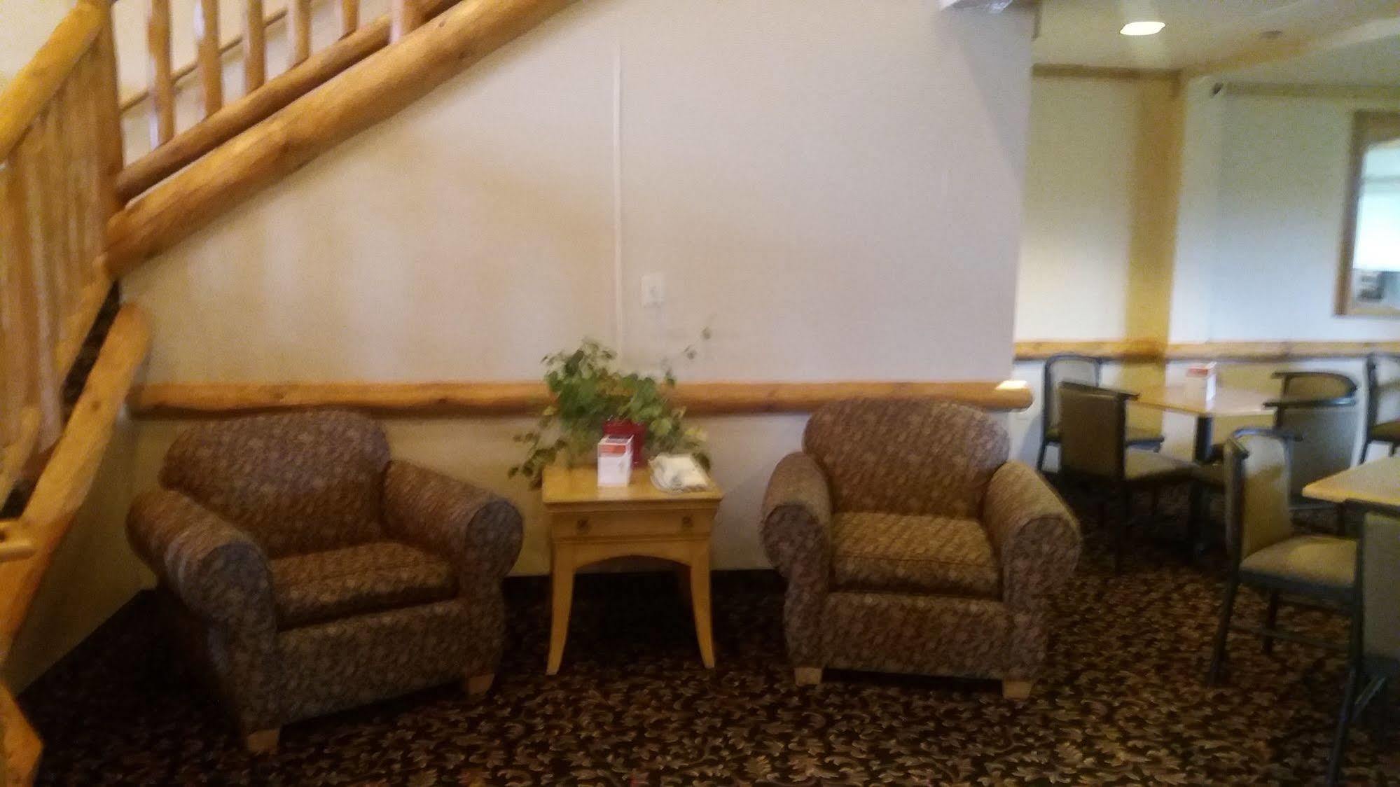 Rodeway Inn & Suites Tomahawk Buitenkant foto